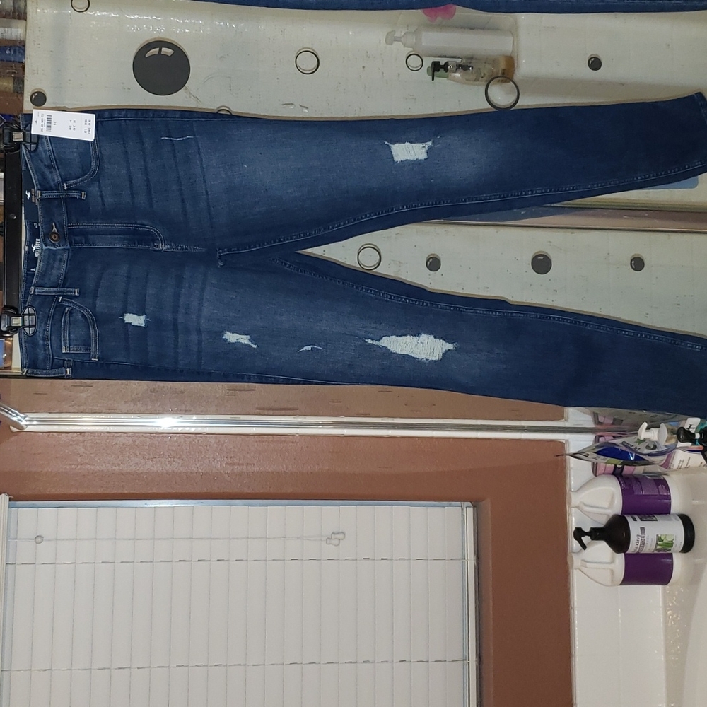 NWT LADIES HOLLISTER  HIGH RISE SUPER SKINNY W29 L32 SIZE 9L